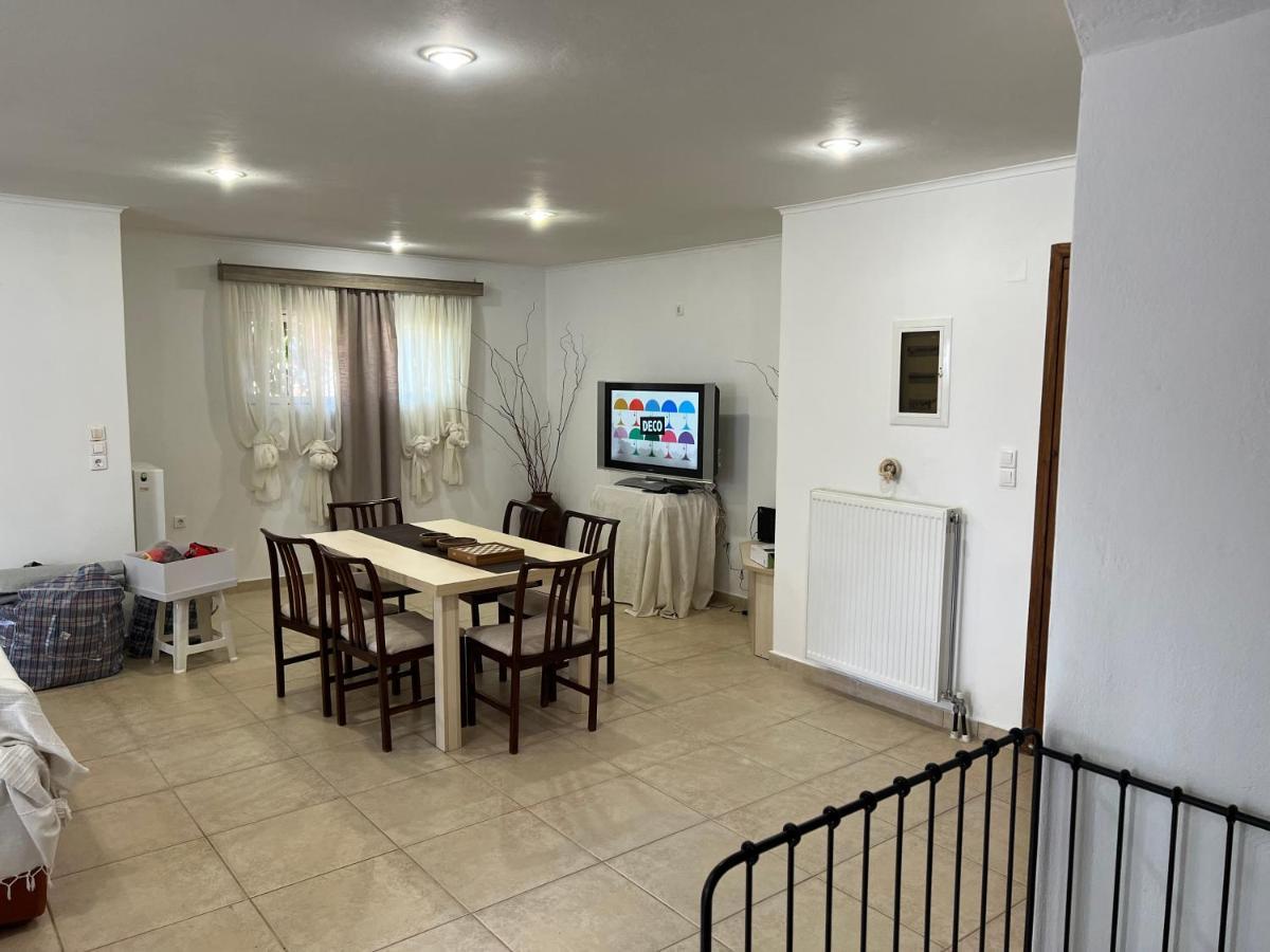 Apartment In Salamina With Garden & Sea View Selinia Eksteriør billede