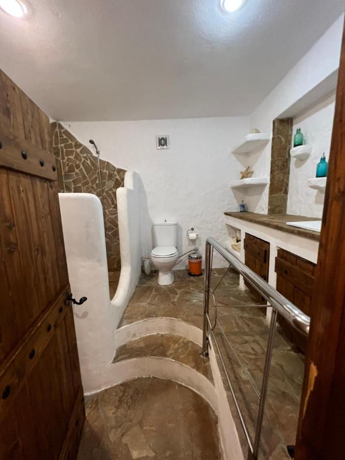 Apartment In Salamina With Garden & Sea View Selinia Eksteriør billede