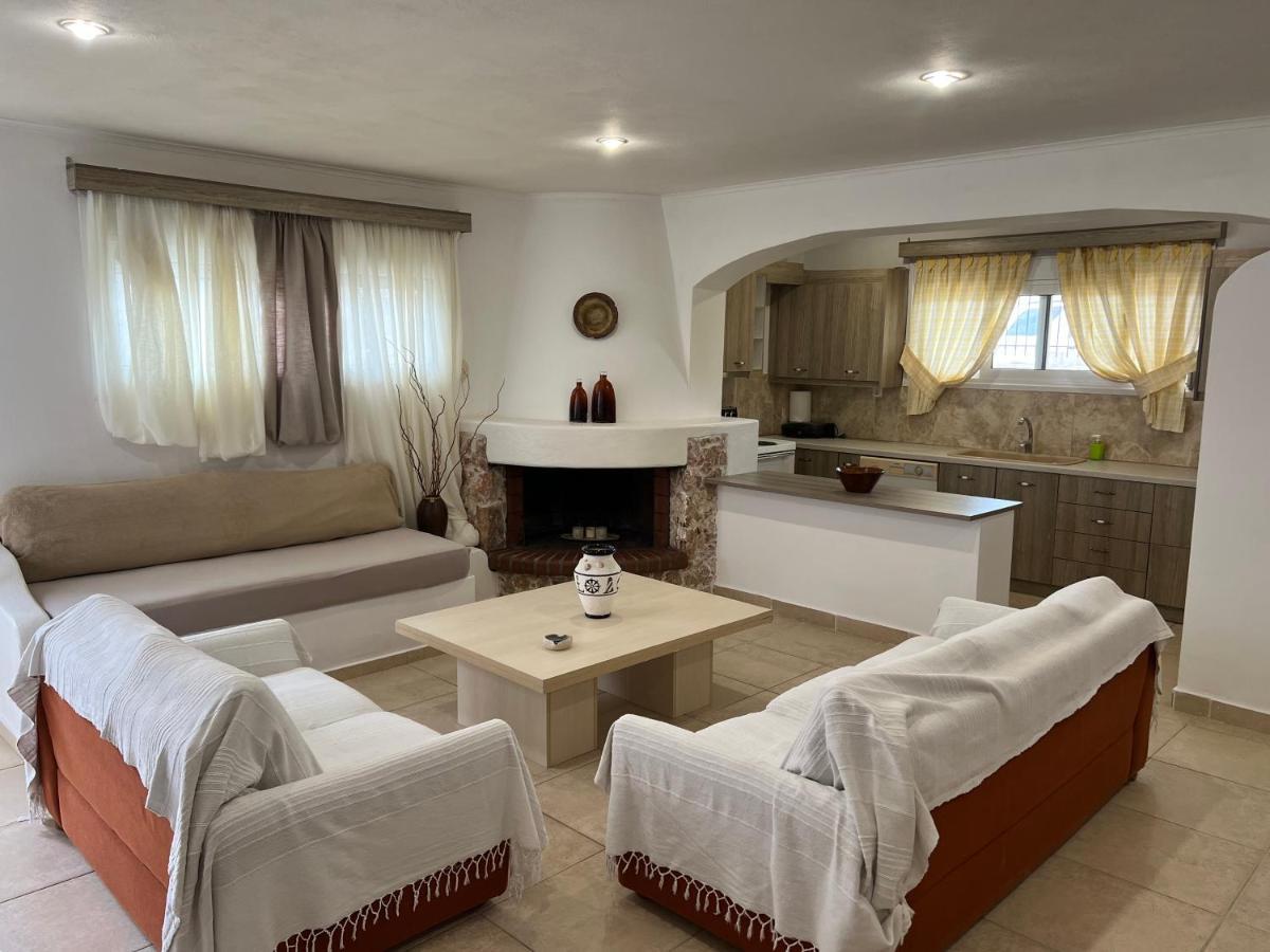 Apartment In Salamina With Garden & Sea View Selinia Eksteriør billede