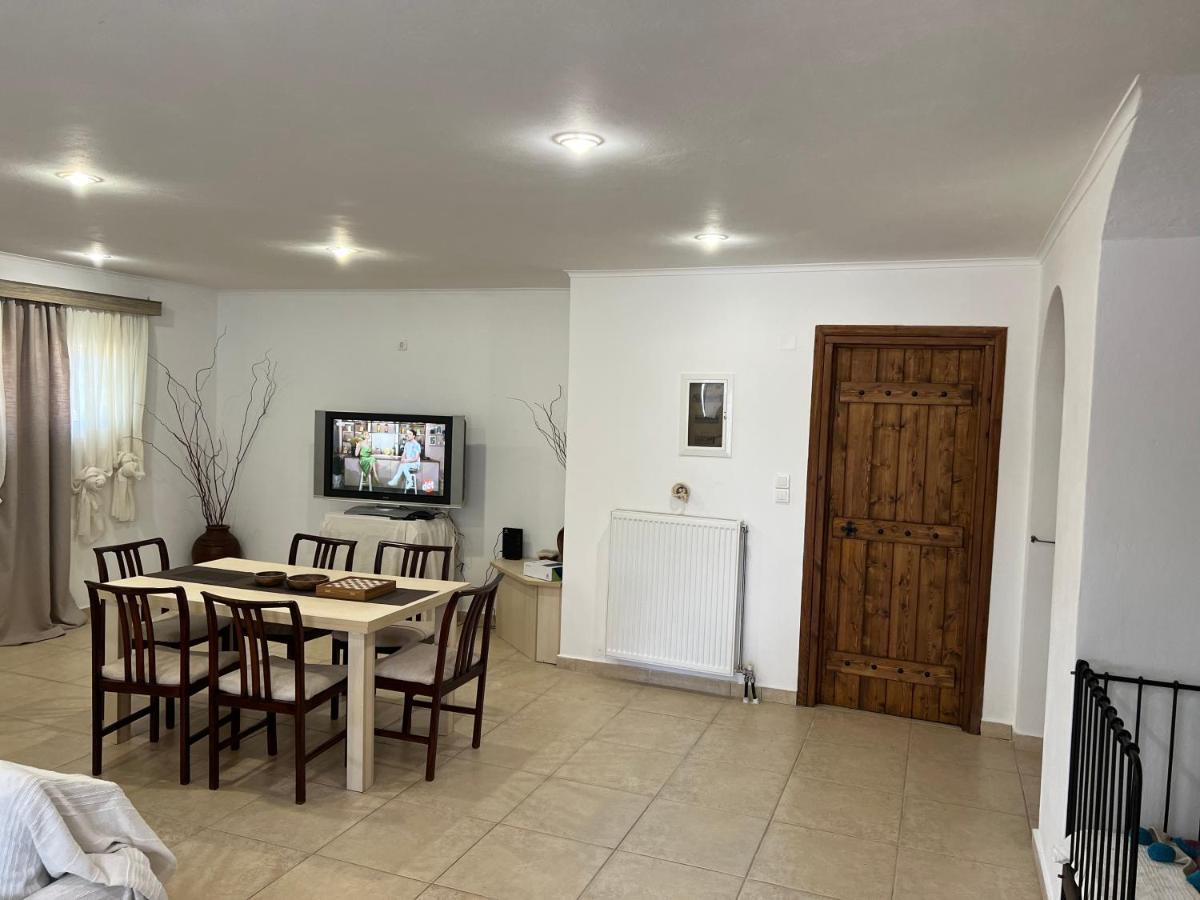 Apartment In Salamina With Garden & Sea View Selinia Eksteriør billede