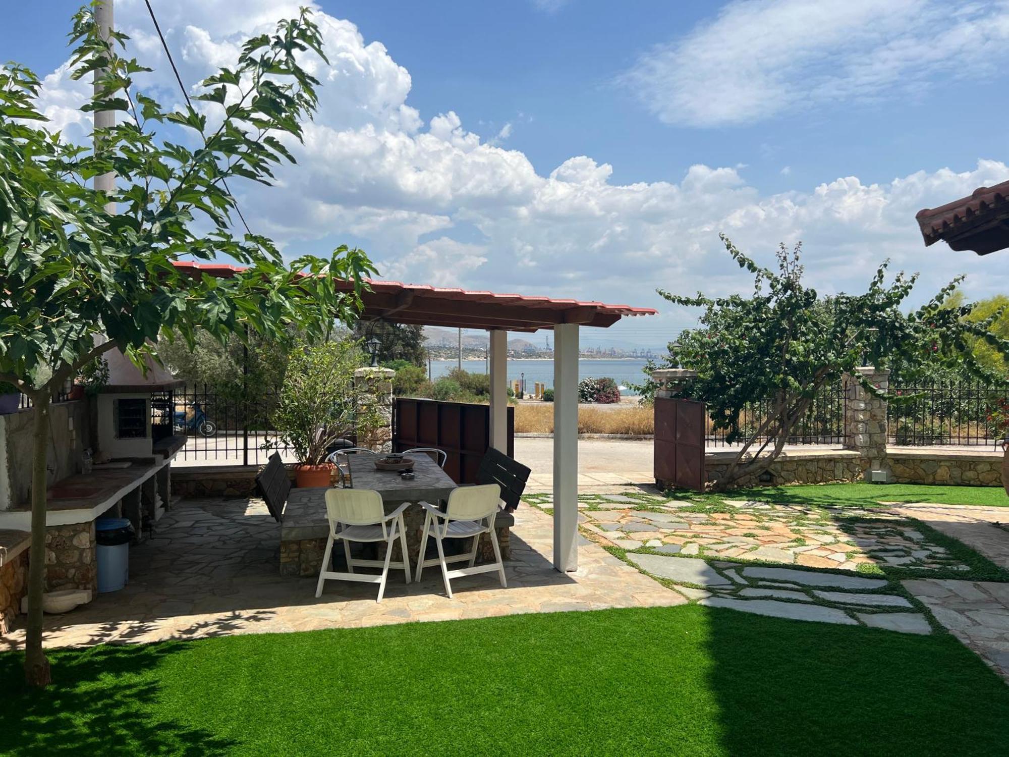 Apartment In Salamina With Garden & Sea View Selinia Eksteriør billede